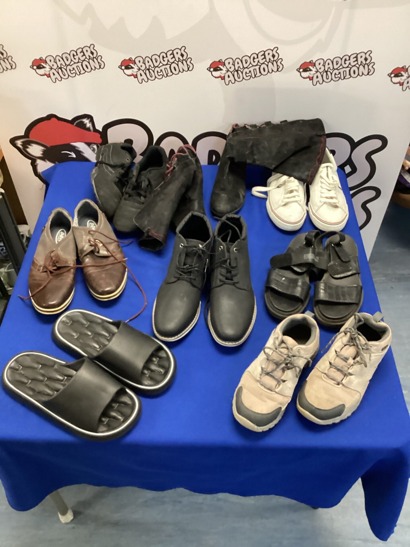 535 Two bags of shoes inc lonsdale & easy & pair of flip flops