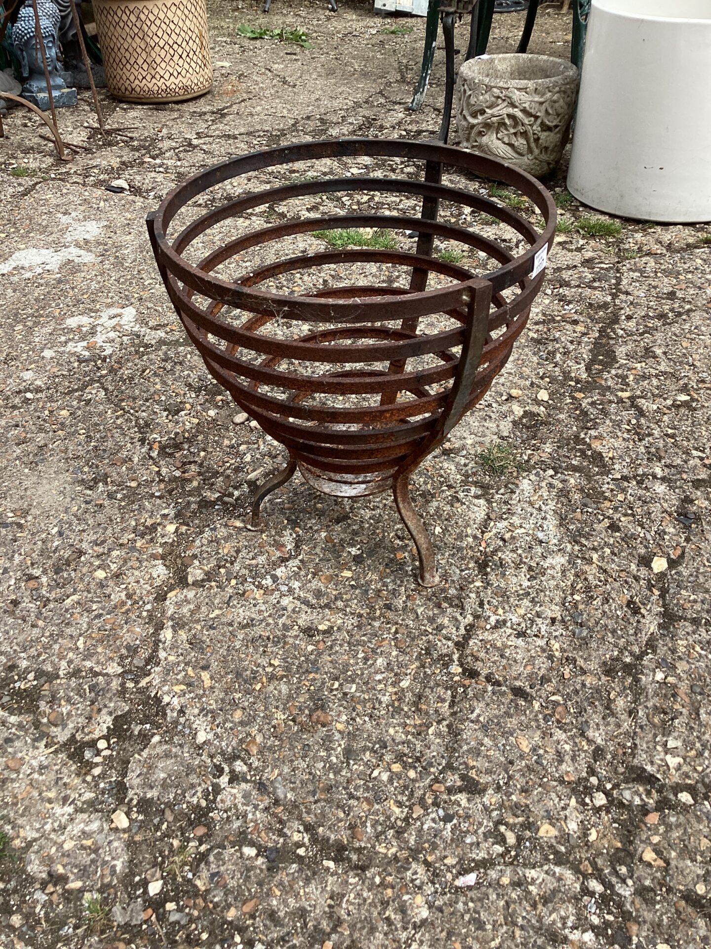 1117 Metal Fire Basket
