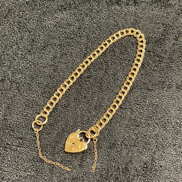 Delicate 9ct gold bracelet with padlock clasp.