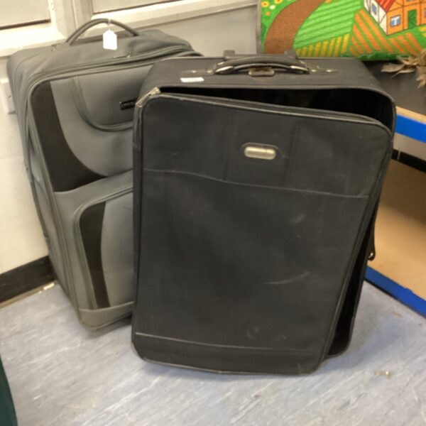 Vintage Skyroad and Diplomat suitcases, retro travel luggage.