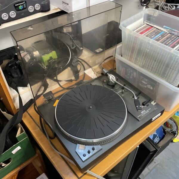 Vintage Akai AP-206C direct drive turntable for vinyl records.
