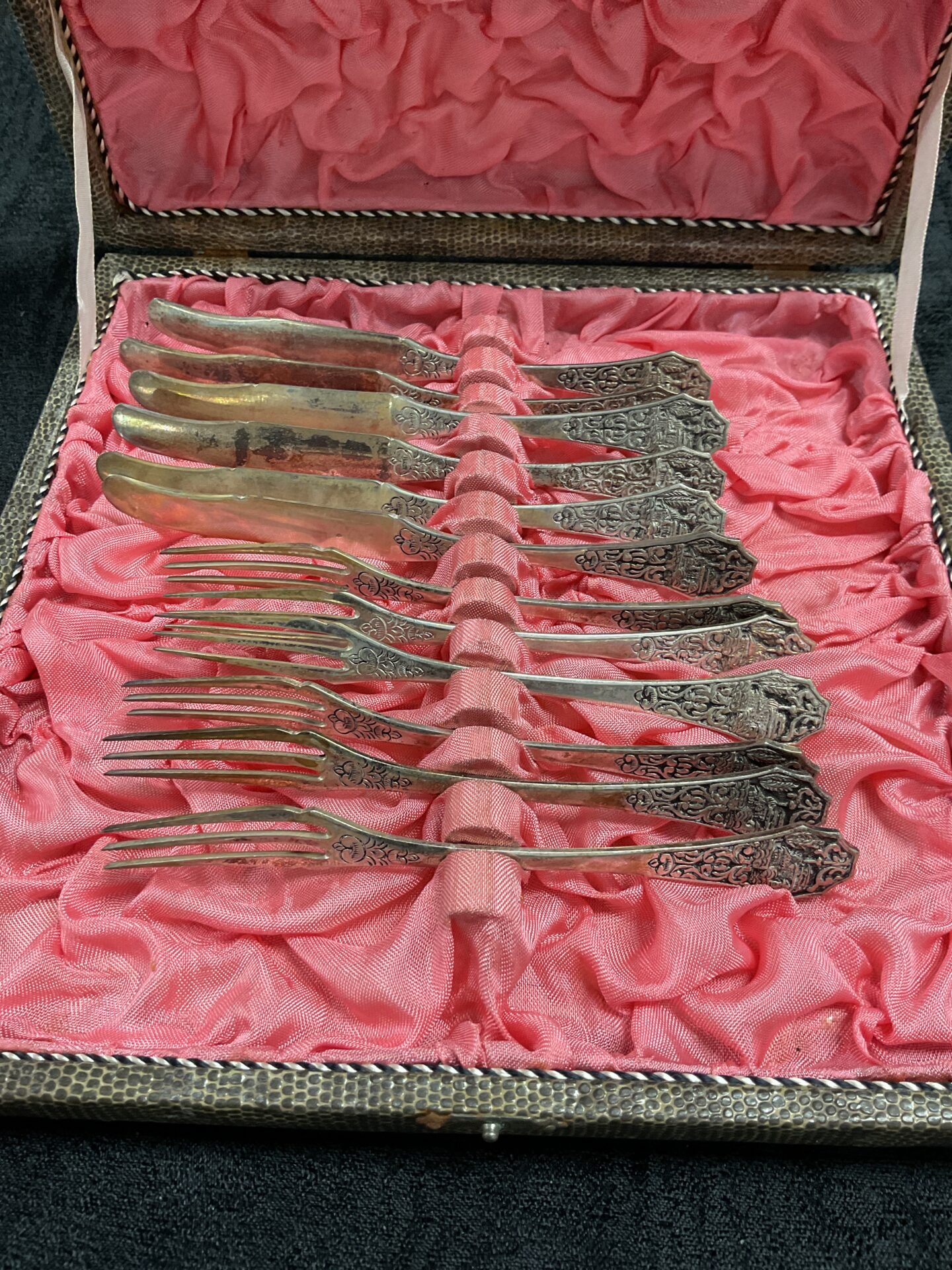 875 Boxed set of 800 Silver Desert knife and fork set