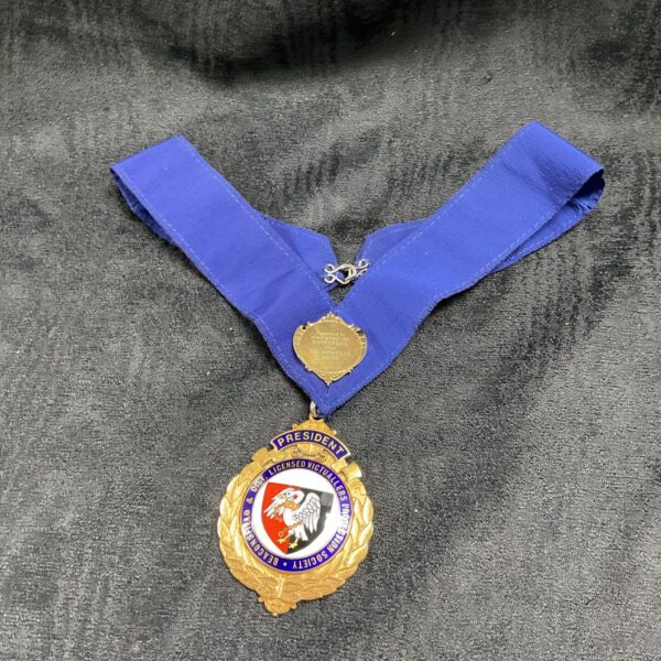 Antique Beaconsfield Victuallers President's collar and jewel, detailed view.