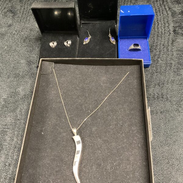 Silver jewellery lot featuring a necklace, earrings, and ring.