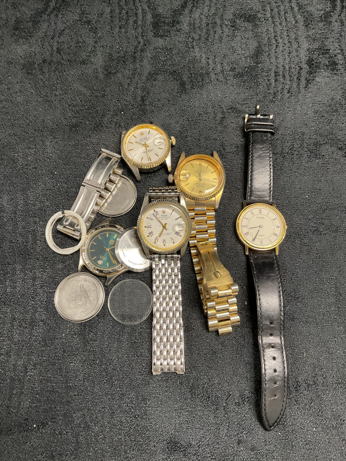762 Tray Assorted Watch parts