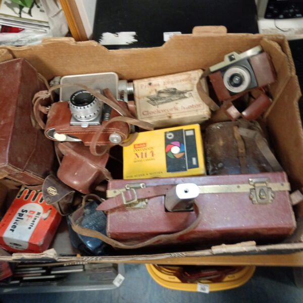 Vintage camera lot with Primus clockwork motor for collectors.