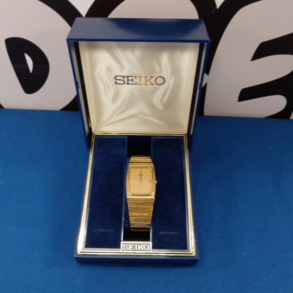 Front view of a vintage Seiko gold plated quartz watch.