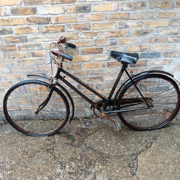 Vintage 1930s CWS Federation ladies bicycle in need of restoration.