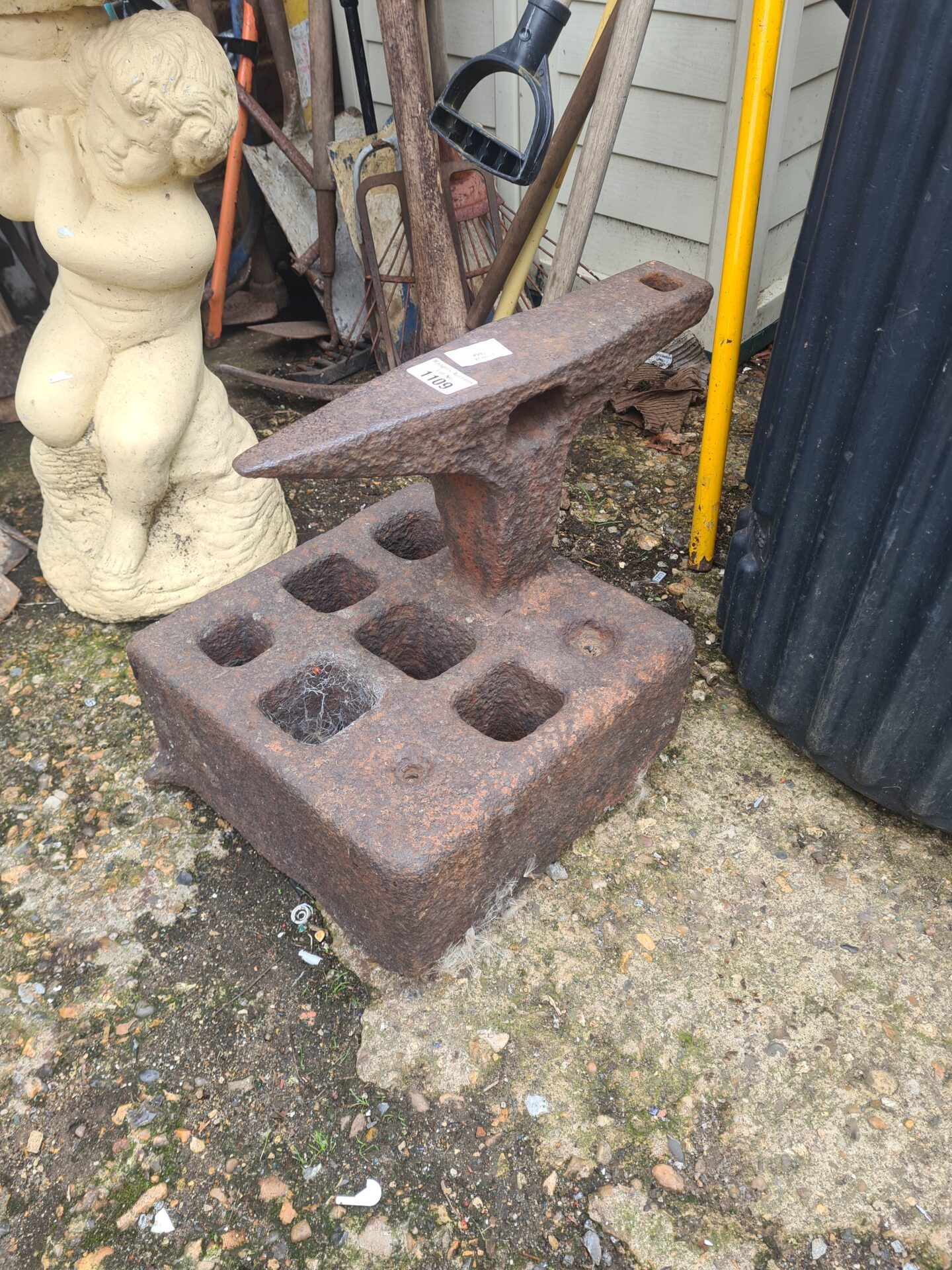 1109 Antique Blacksmiths Heavy Duty Anvil