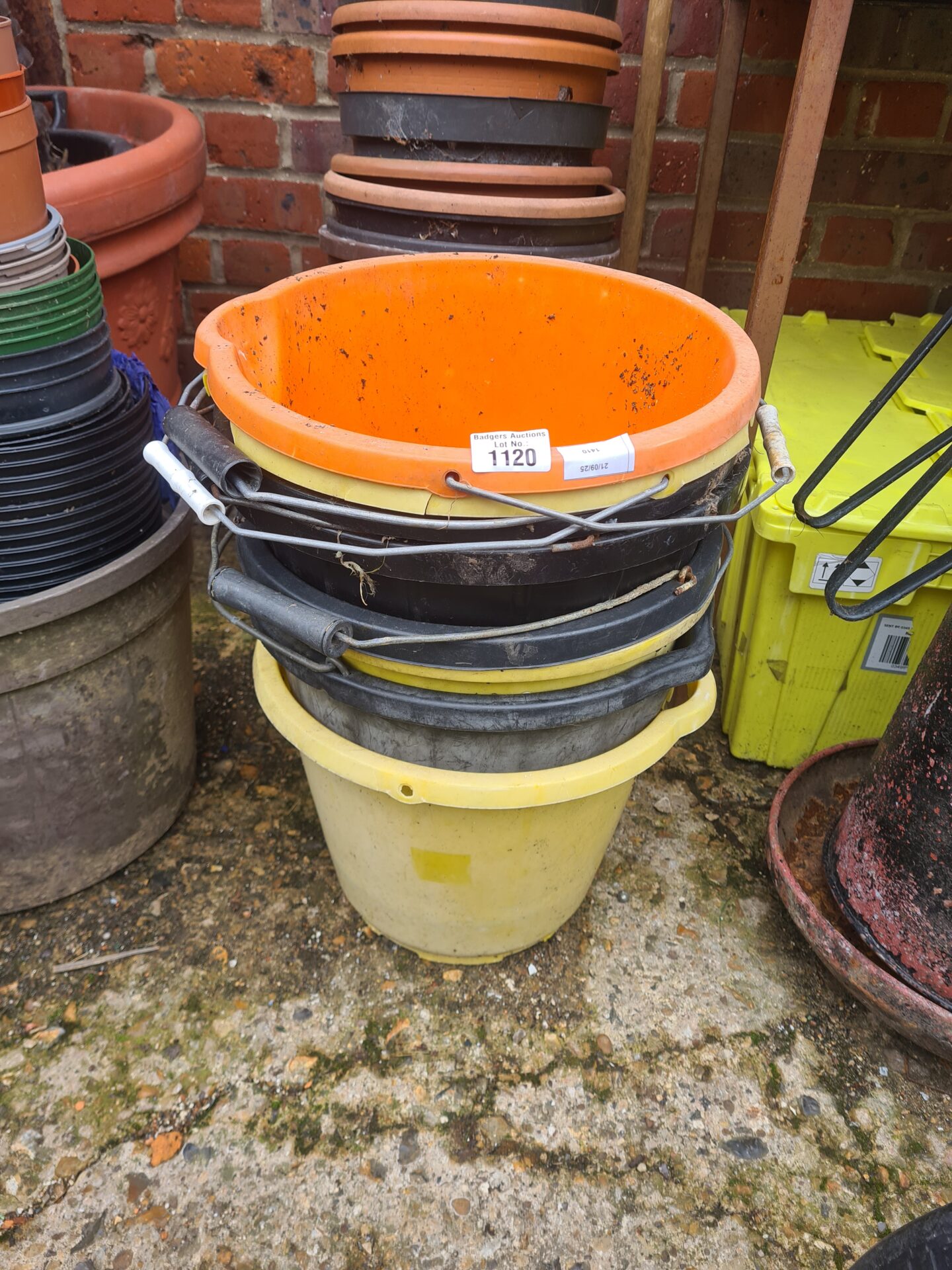 1120 Quantity of builders buckets
