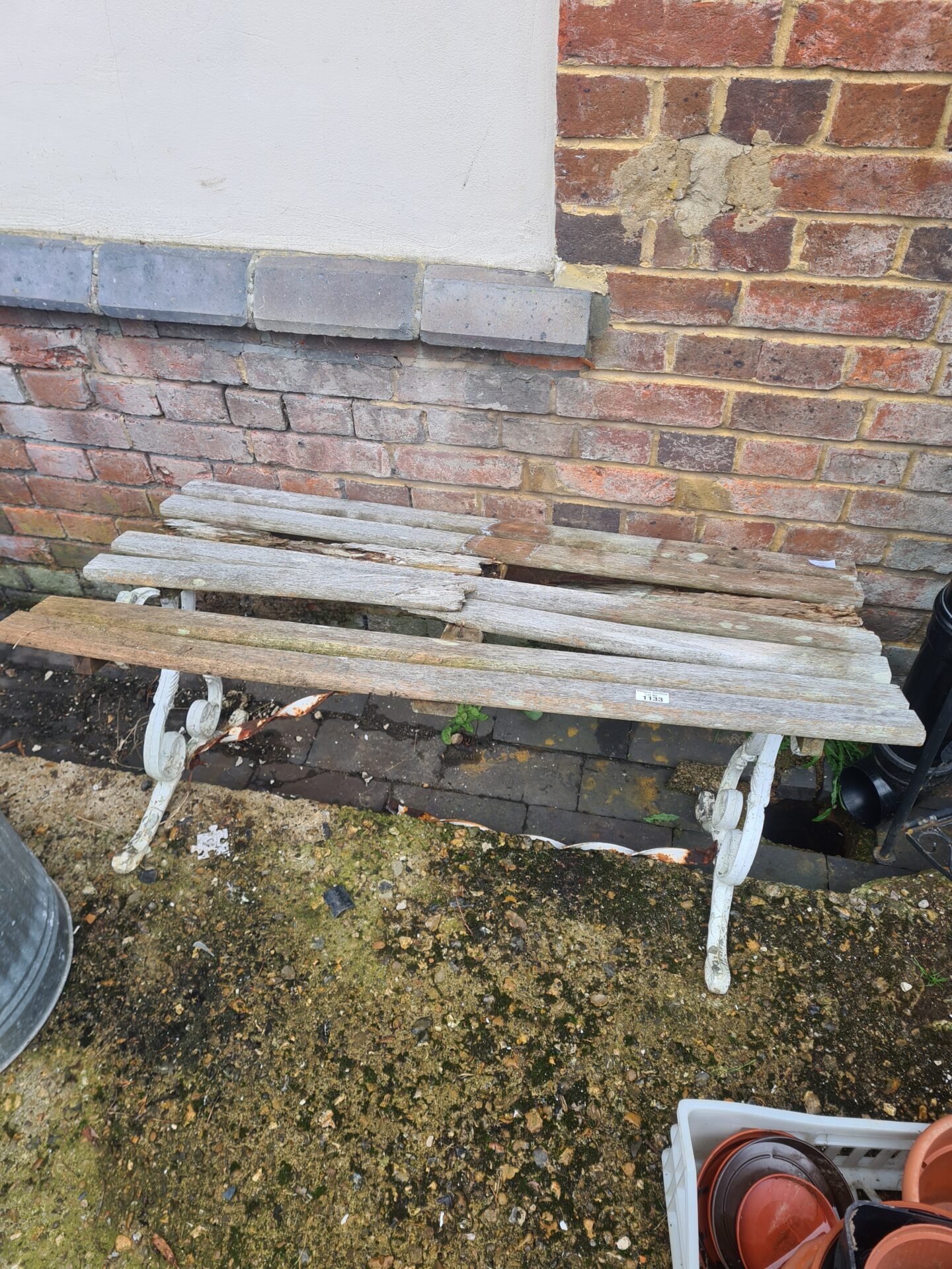 1133 Wooden topped garden tabke with cast iron ends for restoration