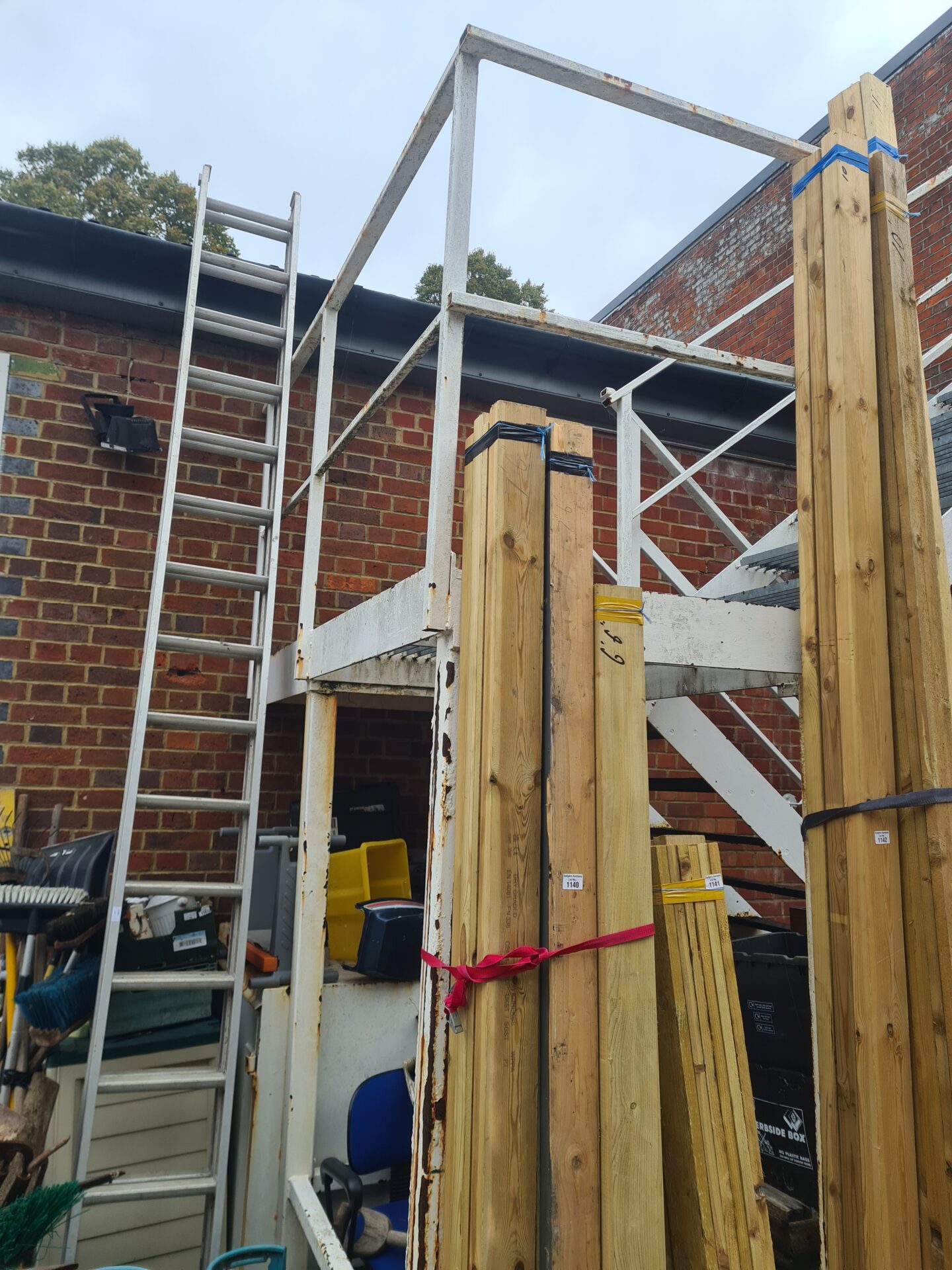1140 Three bundles of 6,6ft and 7ft timber
