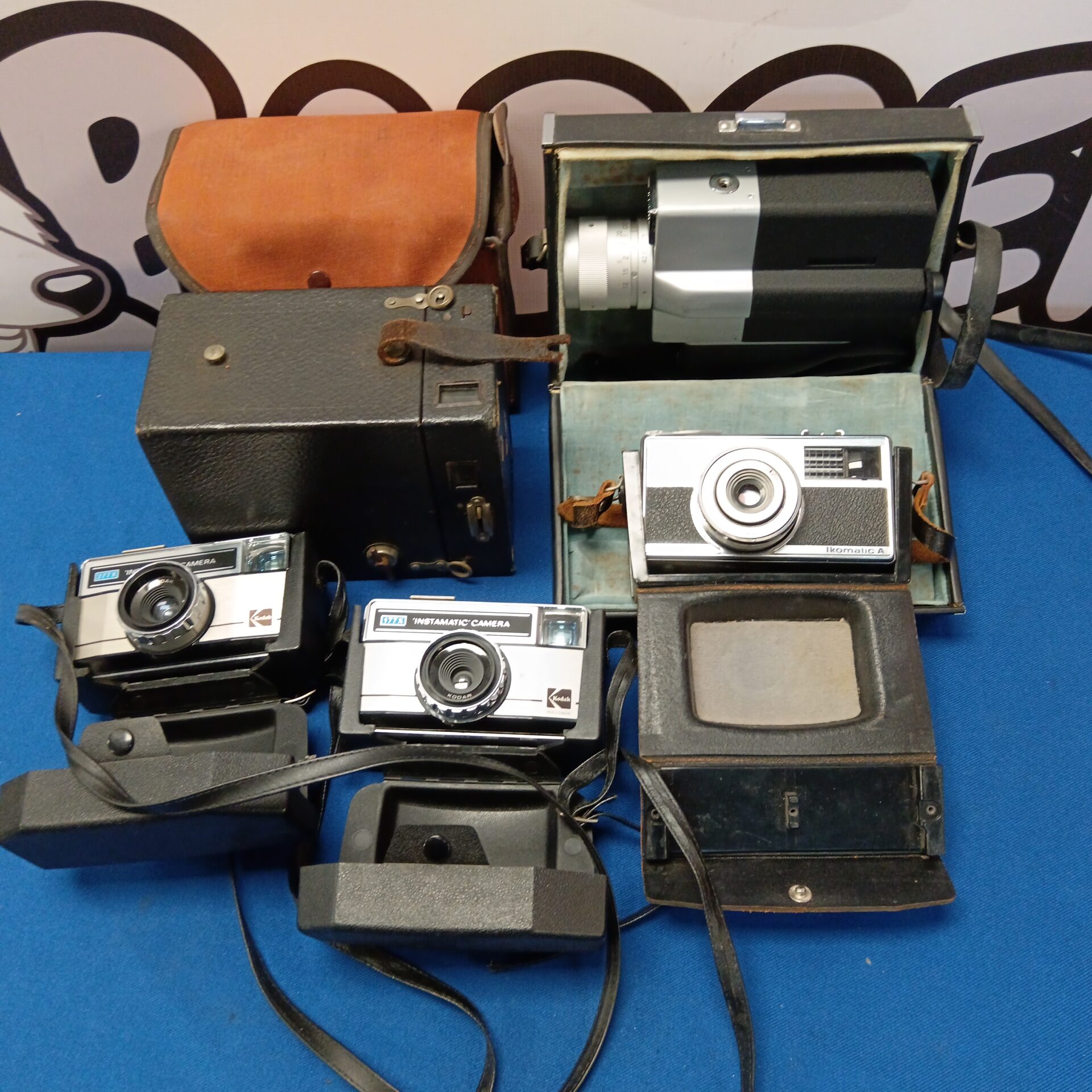 237 Selection of vintage cameras including zeiss ikon