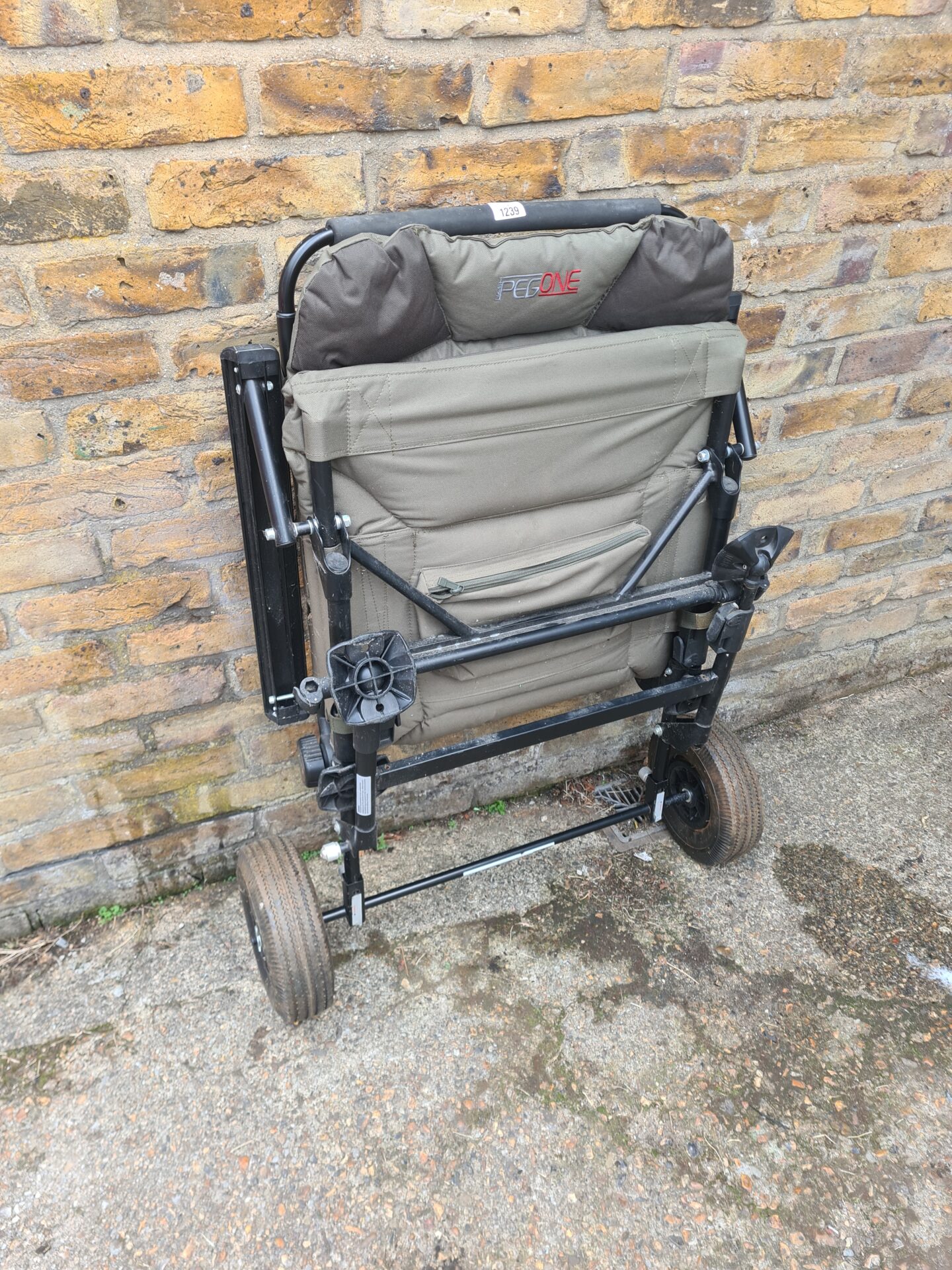 1239 Pegone transformer fishing chair