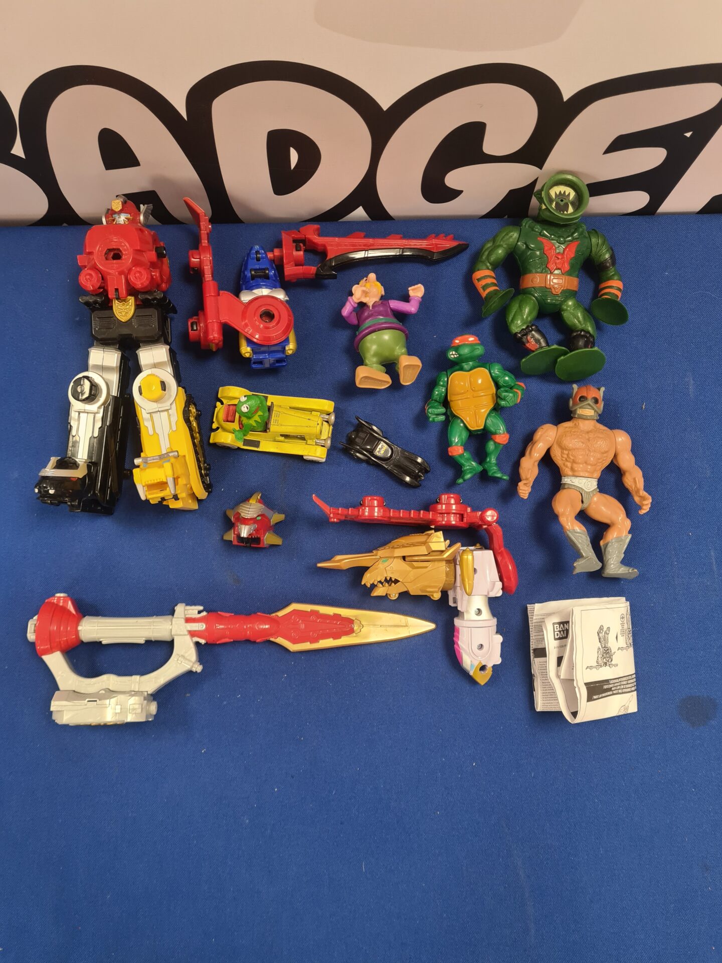 411 Selection of vintage toys inc ninja turtles and power rangers