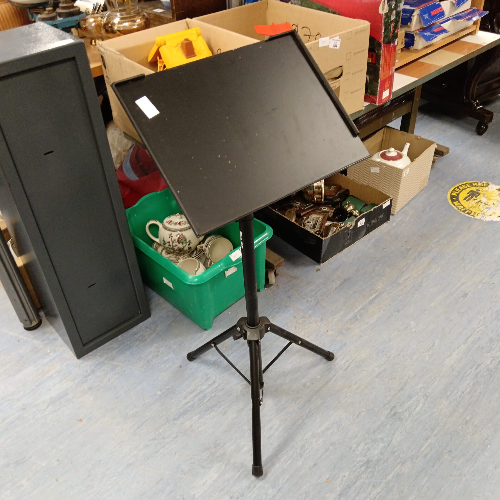 786 Pulse metal tripod music stand