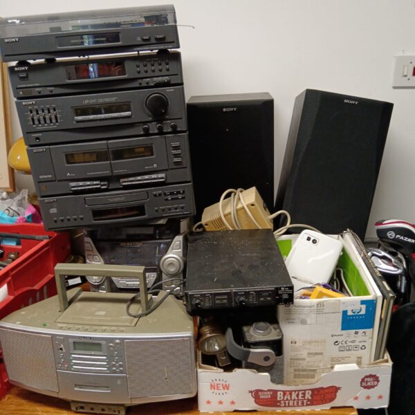 Vintage electronics joblot including Sharp Hi-Fi and DVD player.