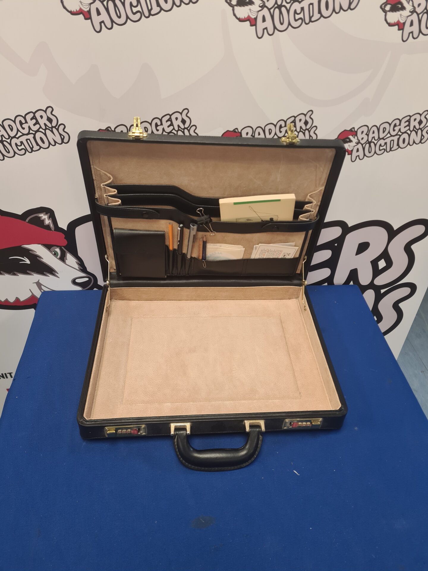 554 Black leather case with contents
