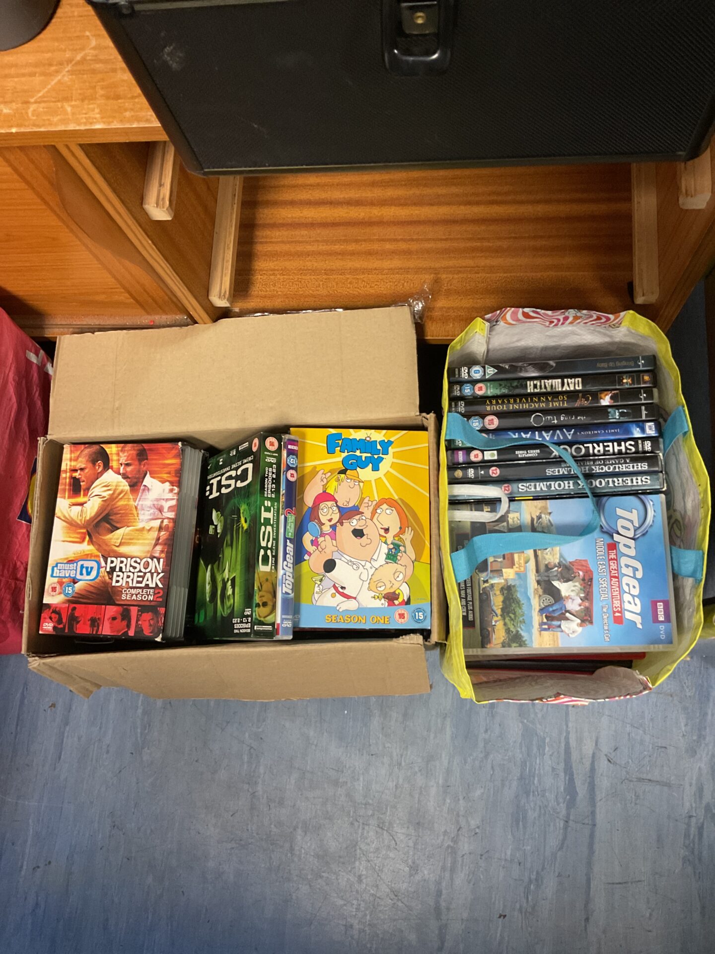 204 Collection of CDs incl. Family Guy, Prison Break, 24, the Inbetweeners