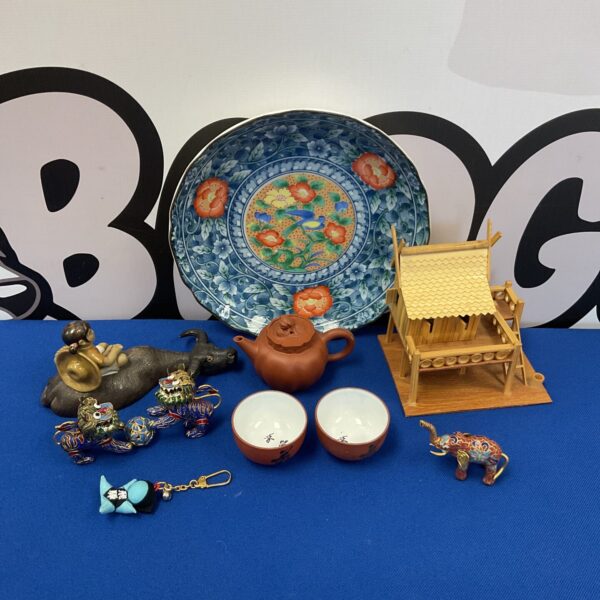 Overview of oriental collectibles lot including cloisonné dogs and tea set.