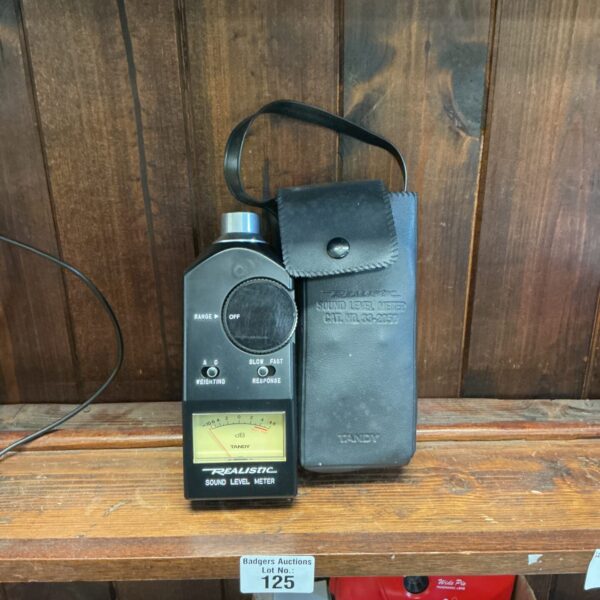 Vintage Realistic sound level meter, model 22-111, analog display.