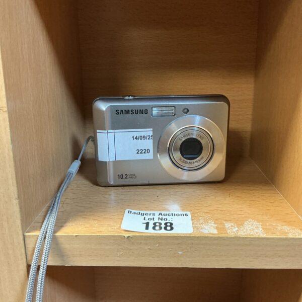 Samsung ES15 digital camera, compact point and shoot, silver finish.