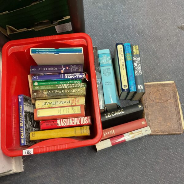 Mixed book lot featuring Solzhenitsyn and a pictorial atlas.