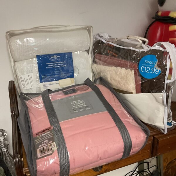 Gaveno Gavailia weighted blanket and fabric lot for sensory comfort.