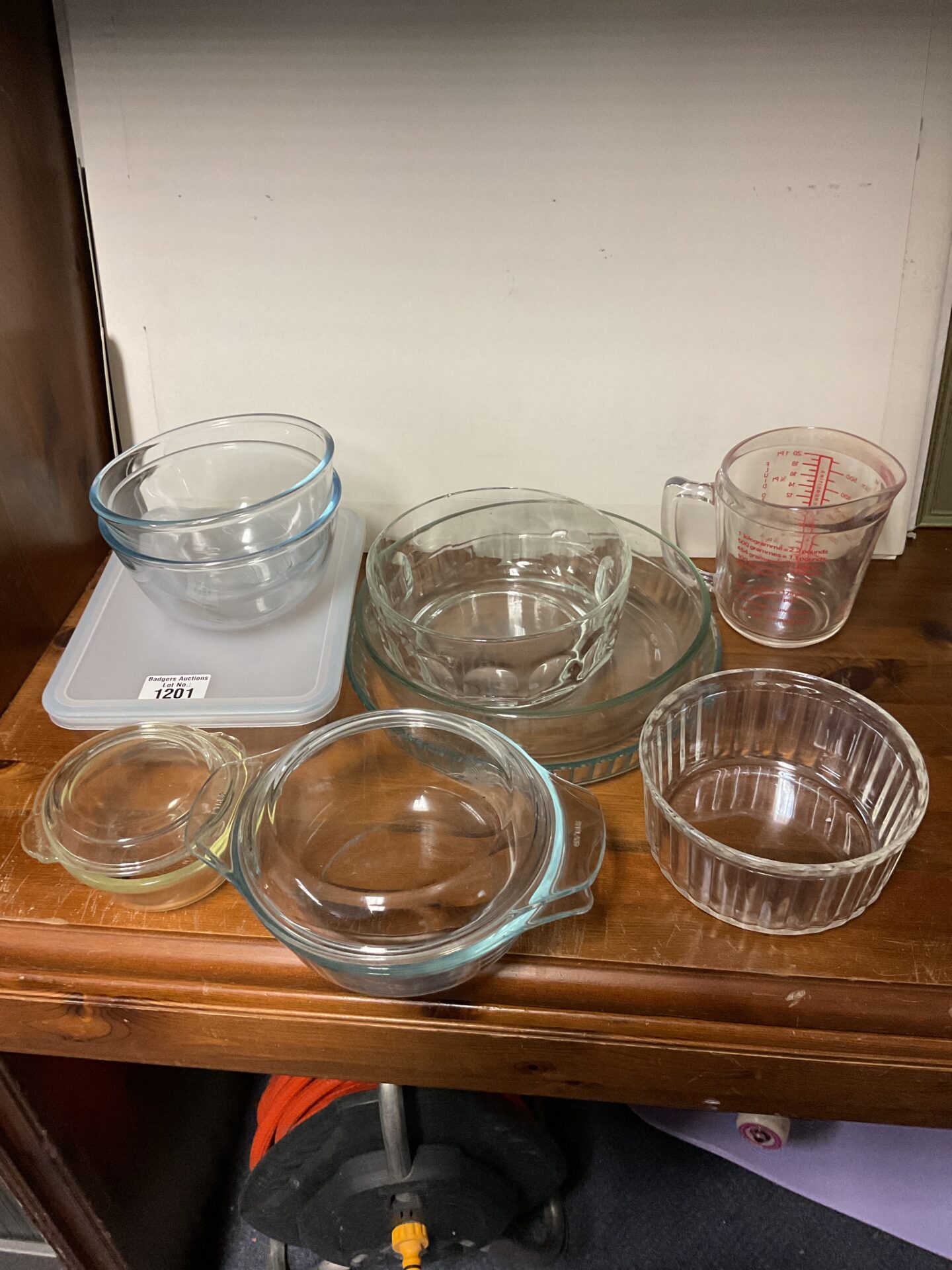 1201 Quantity of pyrex glass bowls & jug