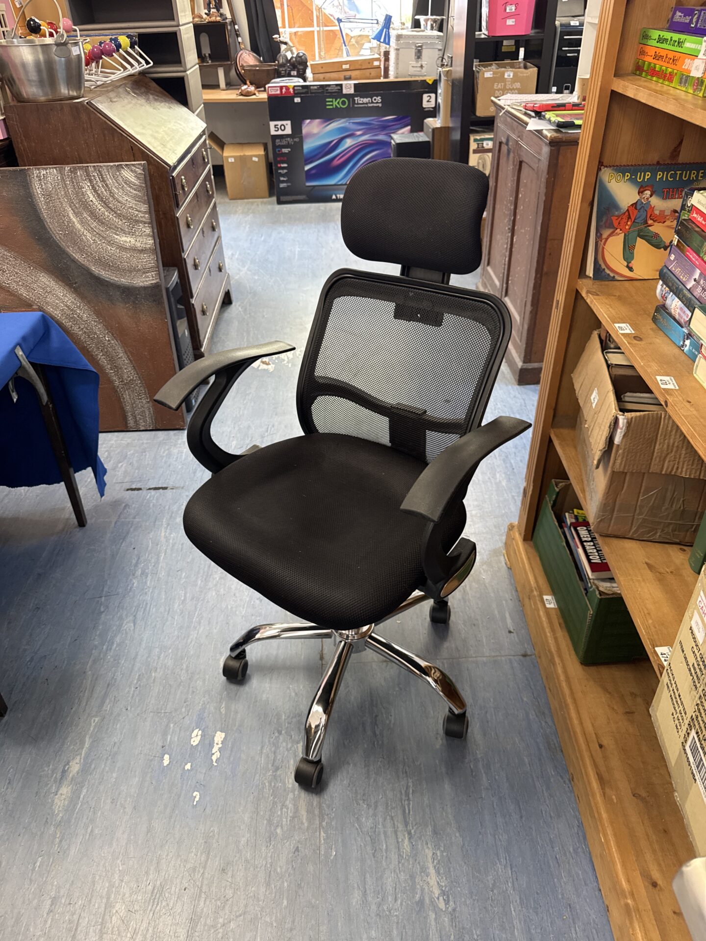 600 Modern mesh design office chair