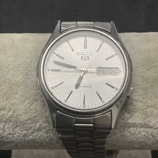 Vintage Seiko automatic watch with silver dial and stainless steel bracelet.