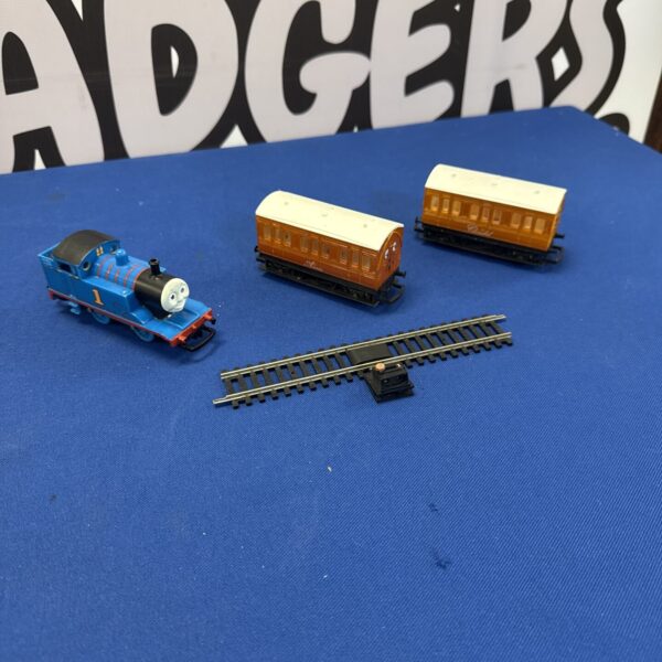 Hornby 00 gauge Thomas the Tank Engine with Annie and Clarabel carriages.