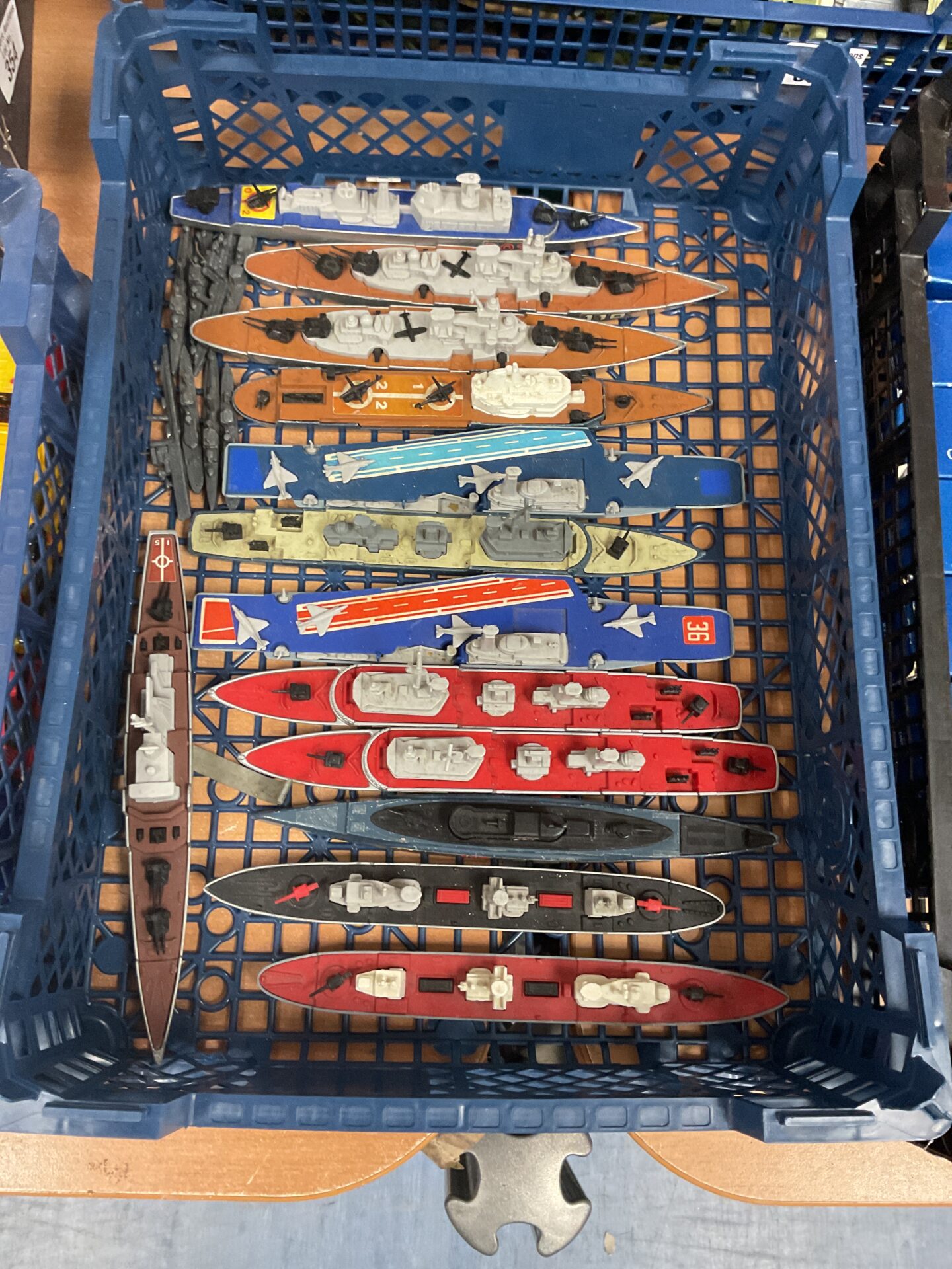387 Box of matchbox seaking diecast models