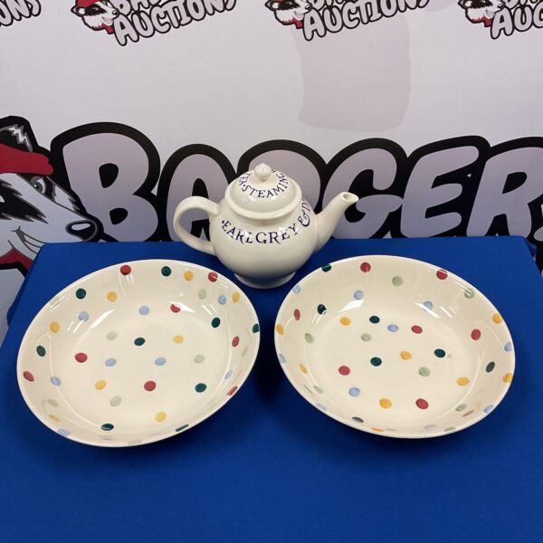 Vintage Bridgewater polkadot teapot and bowls set.