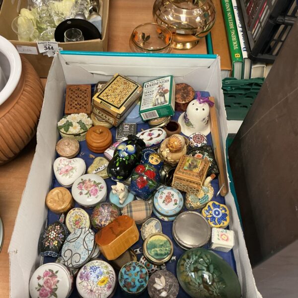 Mixed lot of vintage trinket boxes and collectibles on display.