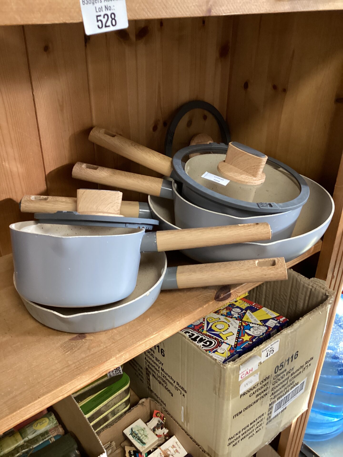 532 Collection of enamel cooking pans with bamboo handles