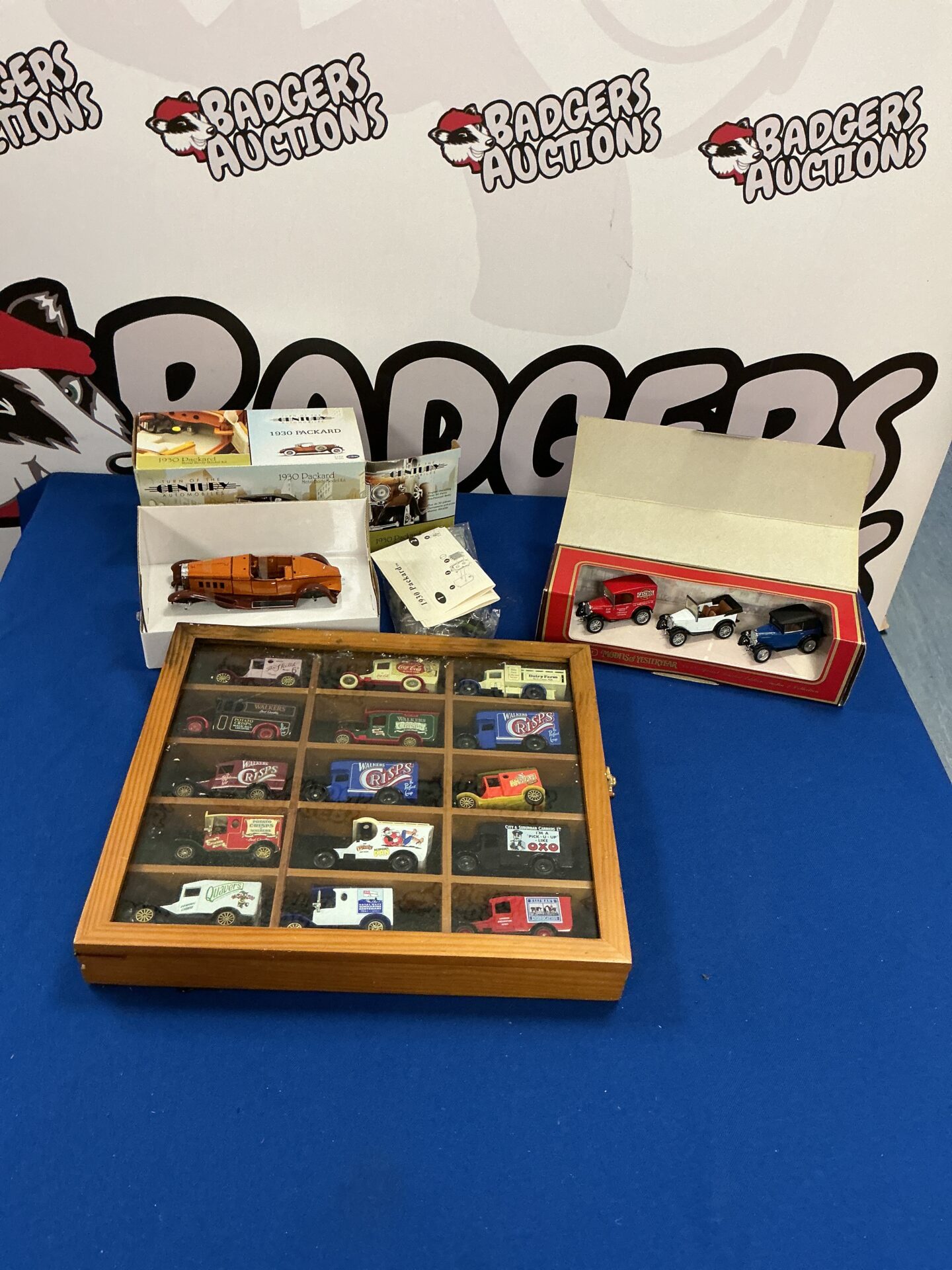 373 Display case with matchbox cars plus yesteryear models and car kit