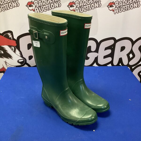 Green size 7 Hunter Wellington boots for outdoor wear.