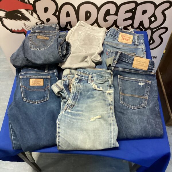 Lot of six men's jeans including Levi's and Abercrombie & Fitch.