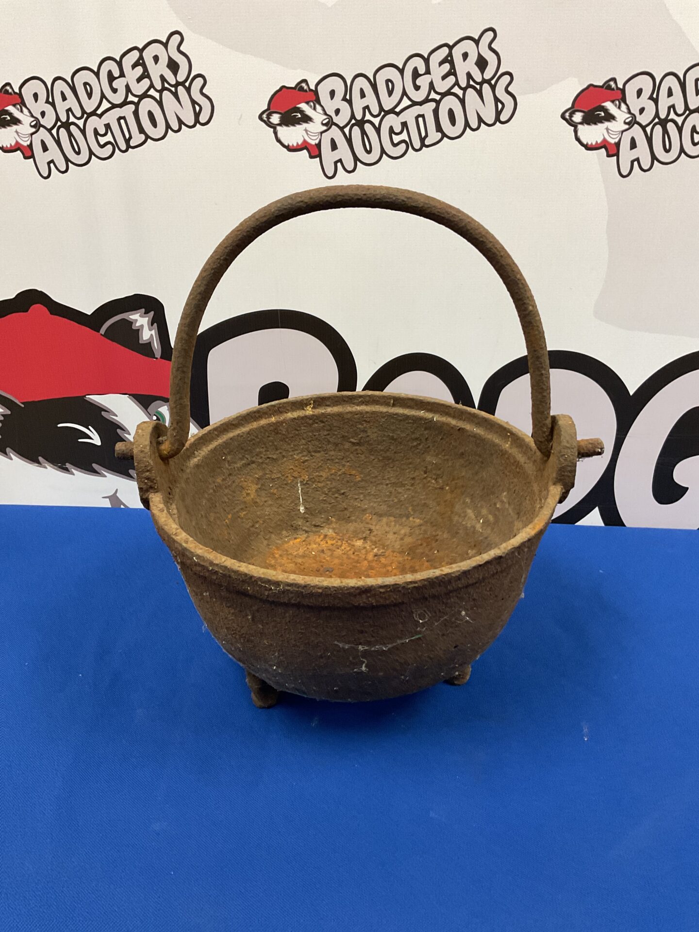 048 Victorian cast iron cauldron