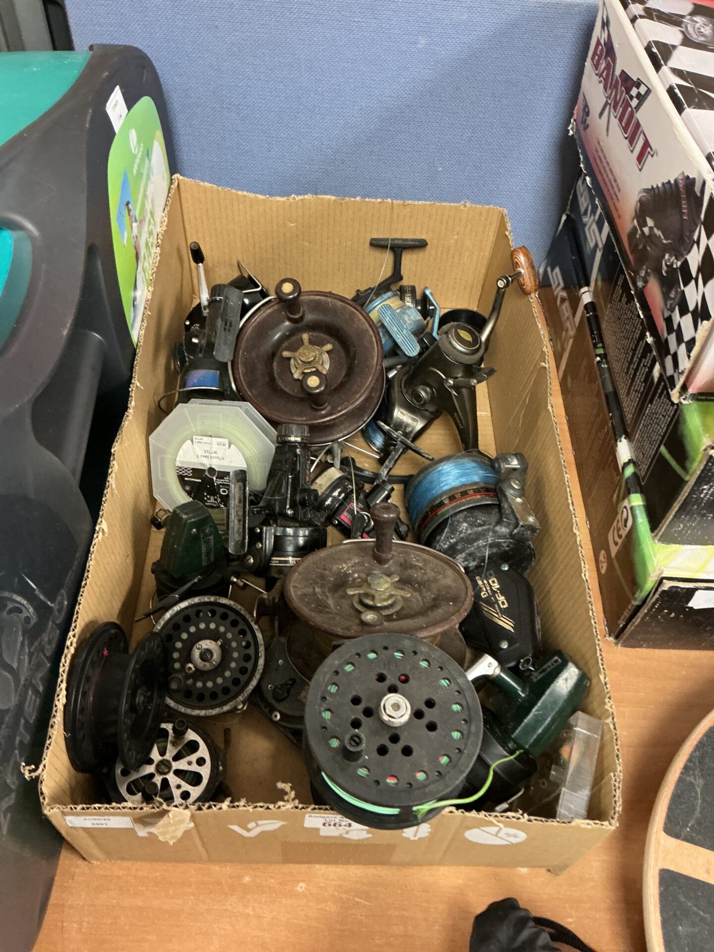 664 Quantity of fishing reels inc Daiwa