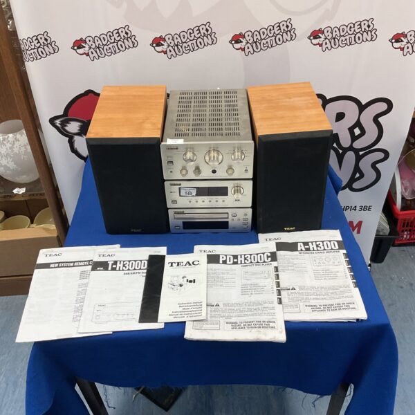 Black Teac hi-fi system with amplifier, tuner, and CD player.