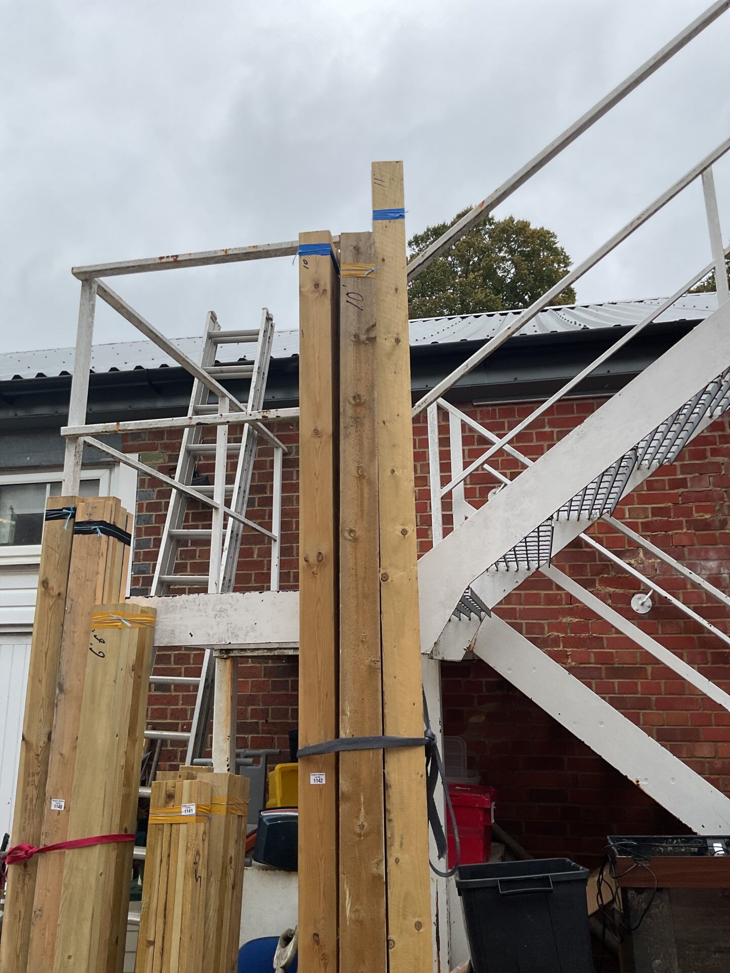 1142 3 bundles of 10ft timber