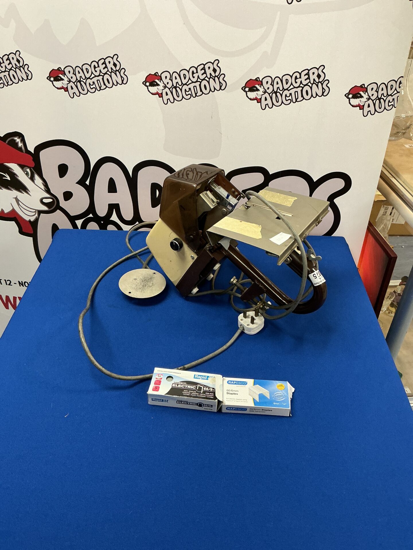 1075 Bench mounted Saddle Stapler with staples