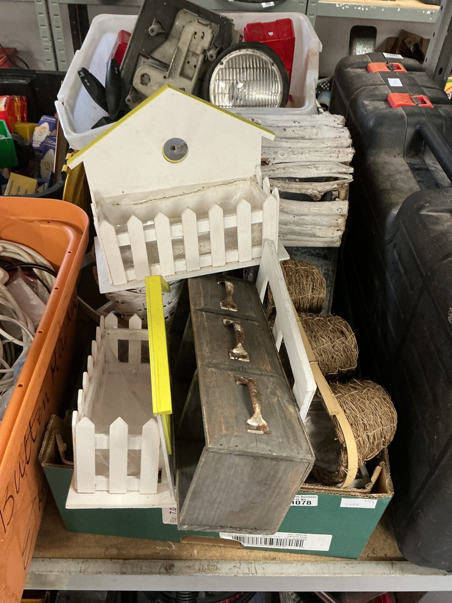 1078 Tray of garden planters