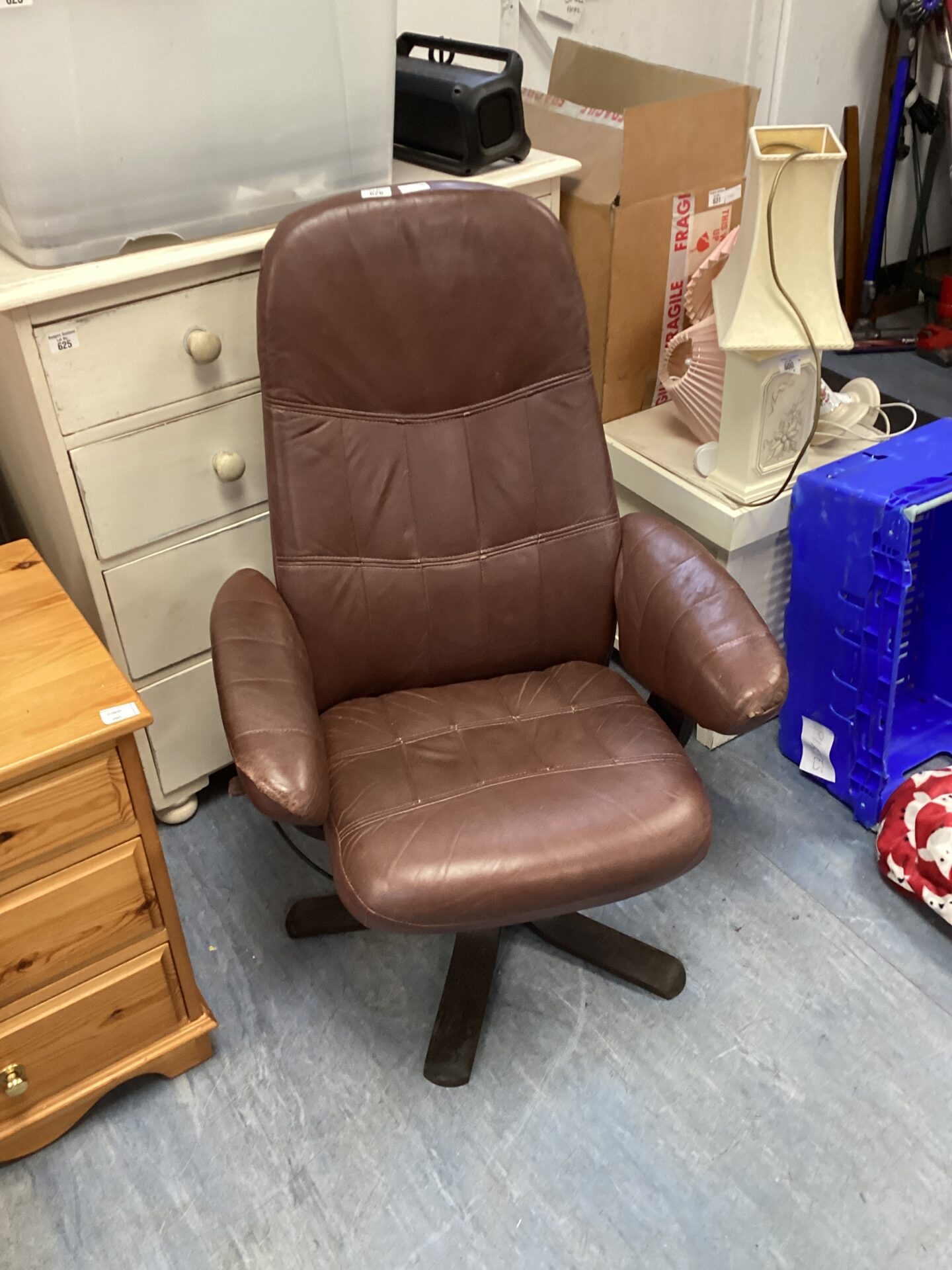 626 Brown leather gentleman’s club recliner chair