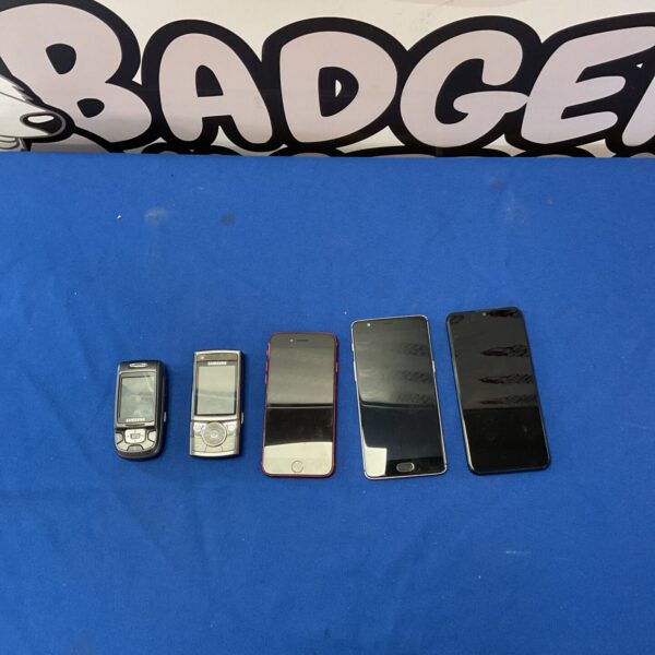 Lot of vintage mobile phones including iPhone, Huawei, and Samsung.