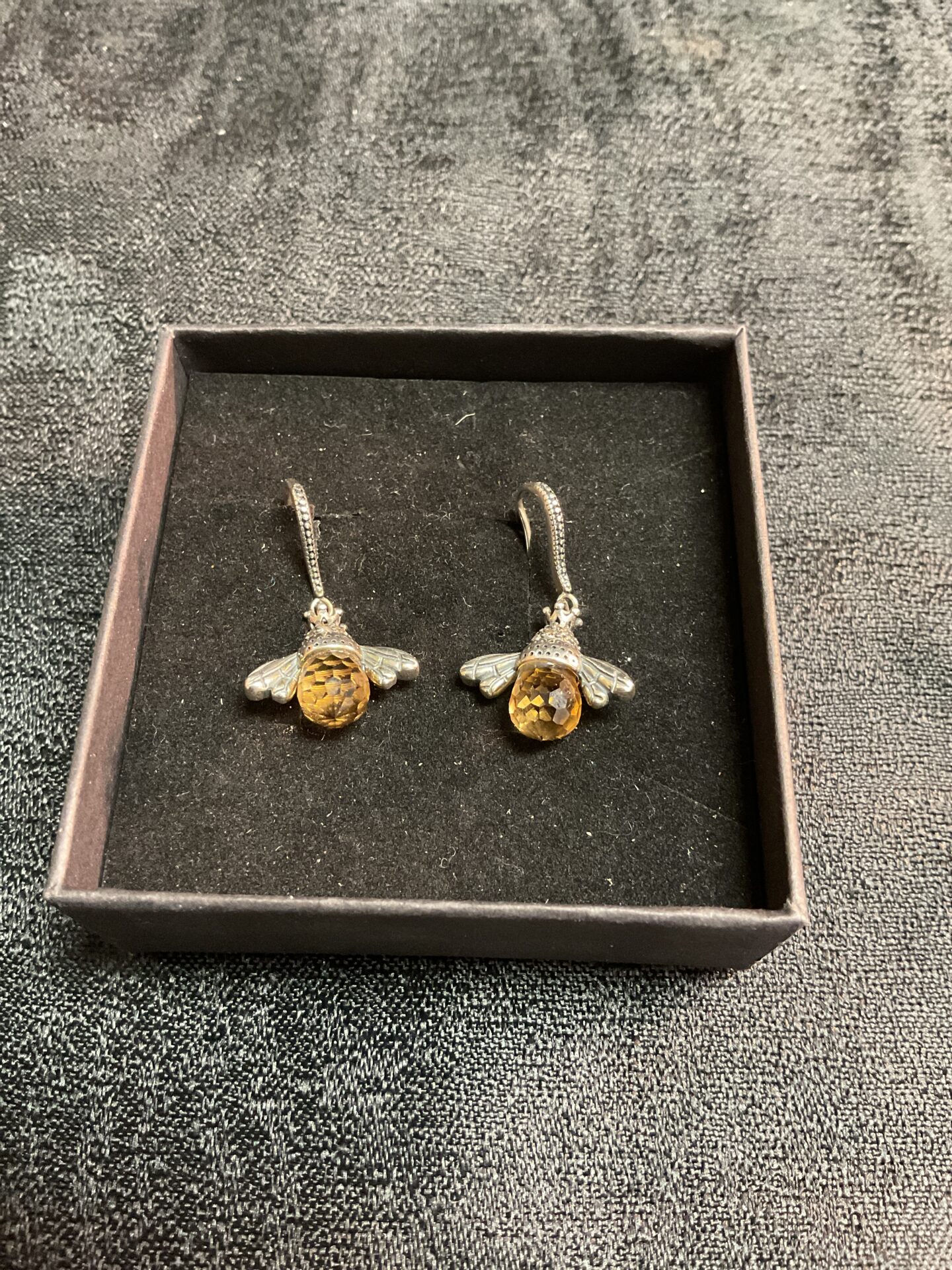 889 Pair of vintage silver 925 honeybee drop earrings