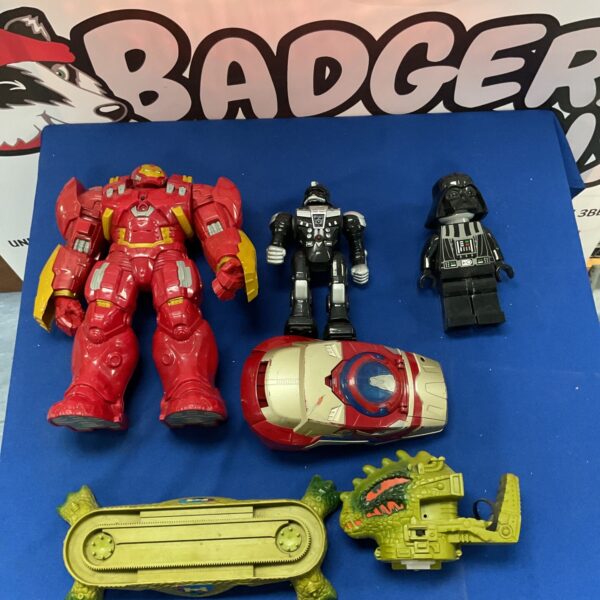 Mixed toy lot featuring Marvel and Star Wars figures.