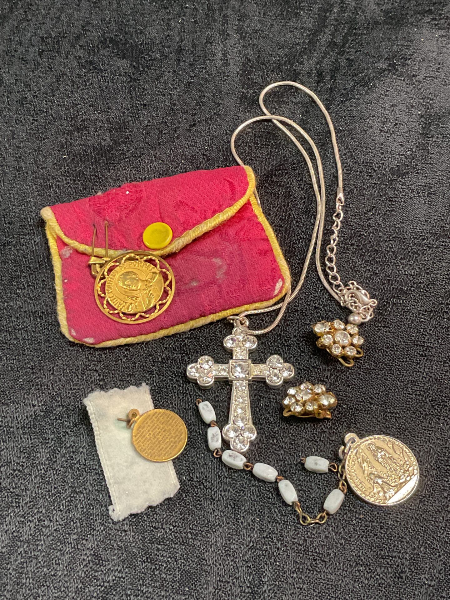 877 collection of religious items in Lord’s Prayer on medal